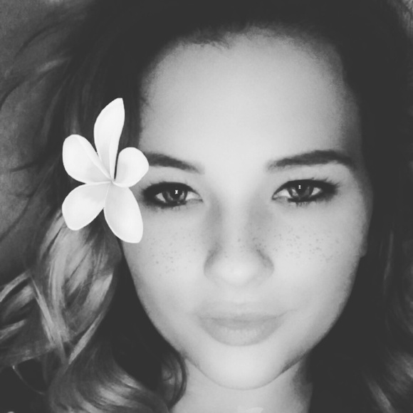 Meet your Posher, Hailey - Picture 1 of 1